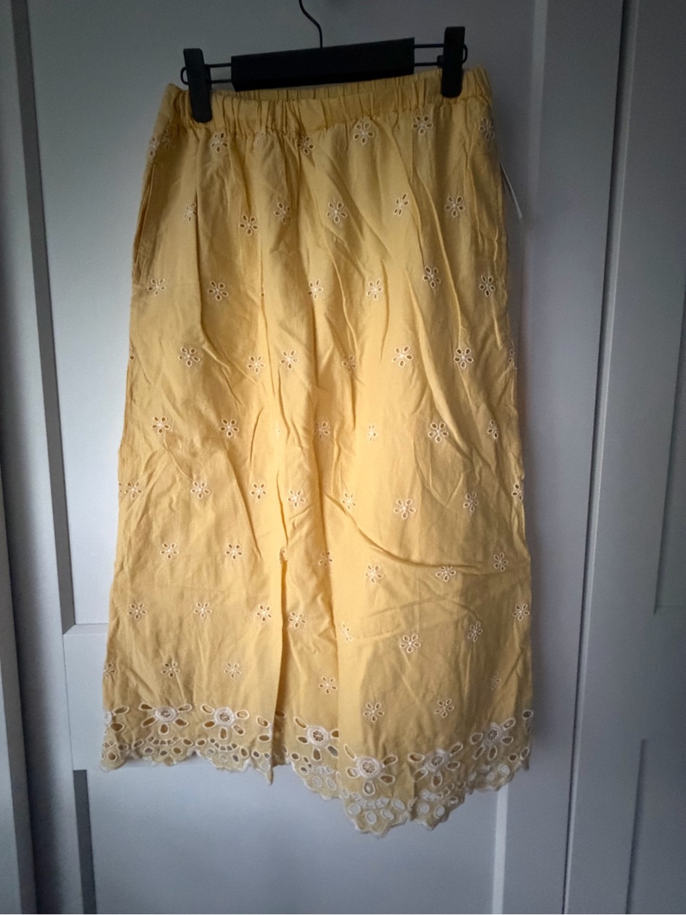 Old Navy Yellow Eyelet Midi Skirt with Scalloped Hem - XS feminine floral lace
